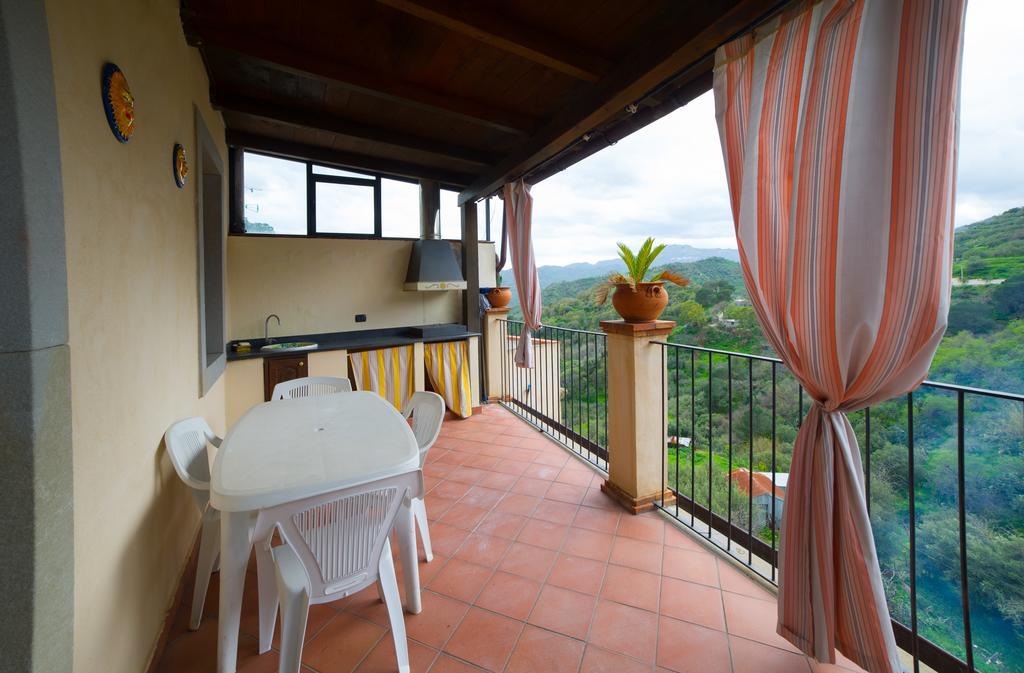B&B Il Padrino Savoca Quarto foto